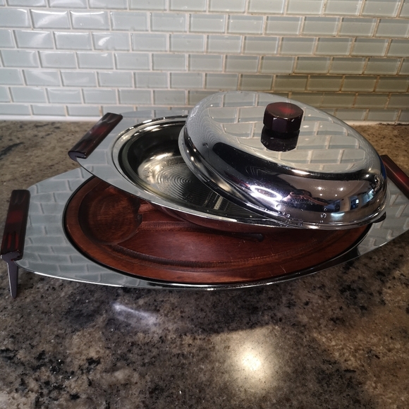 MCM Glo-Hill Canada Chrome Cherry Red Bakelite Oval Lidded Dish & Serving Tray - Picture 13 of 13